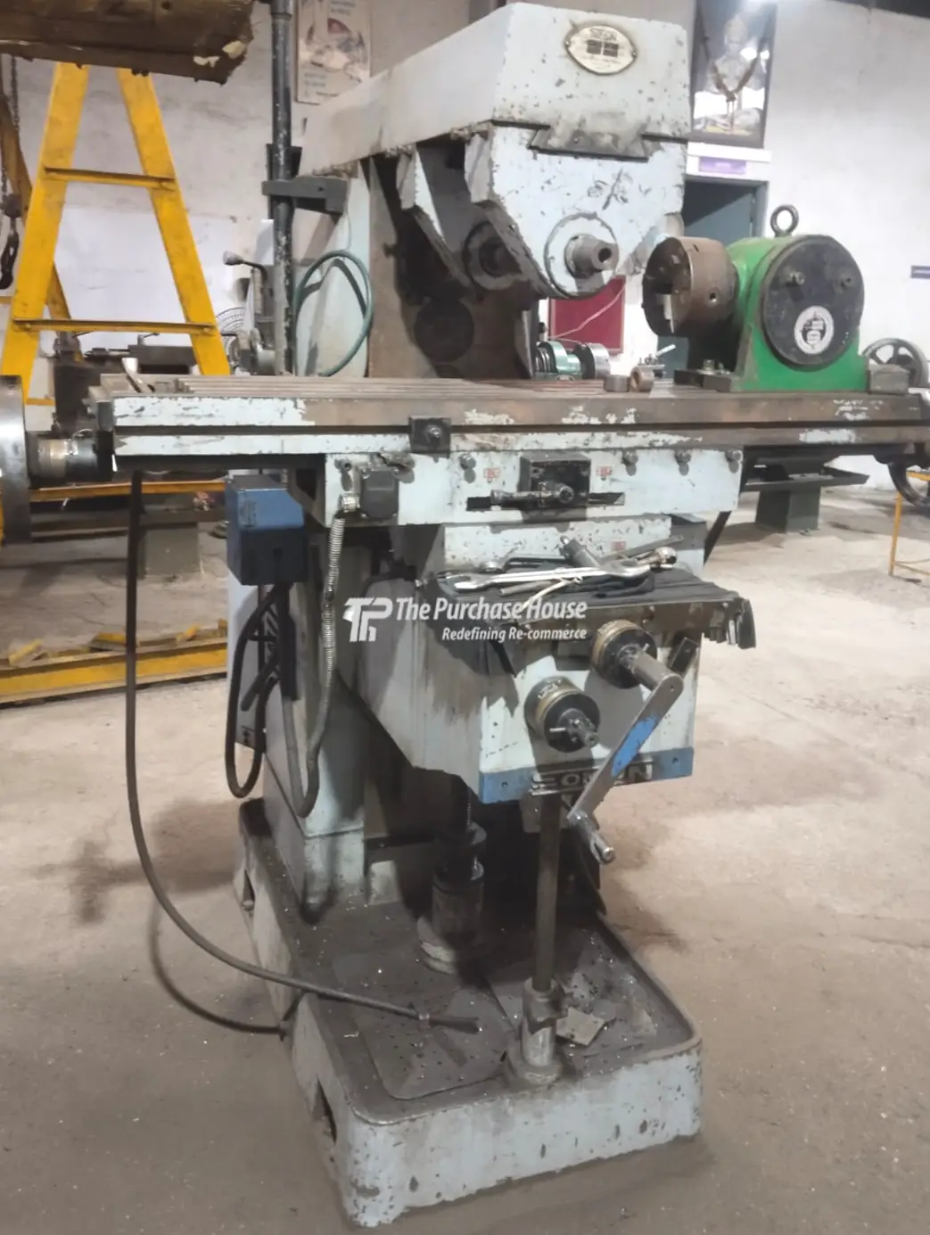 UNIVERSAL MILLING MACHINE