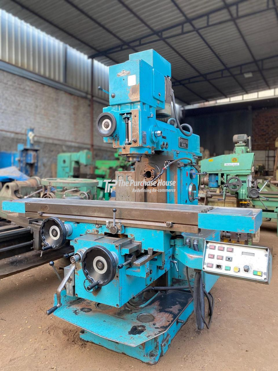 UNIVERSAL MILLING MACHINE