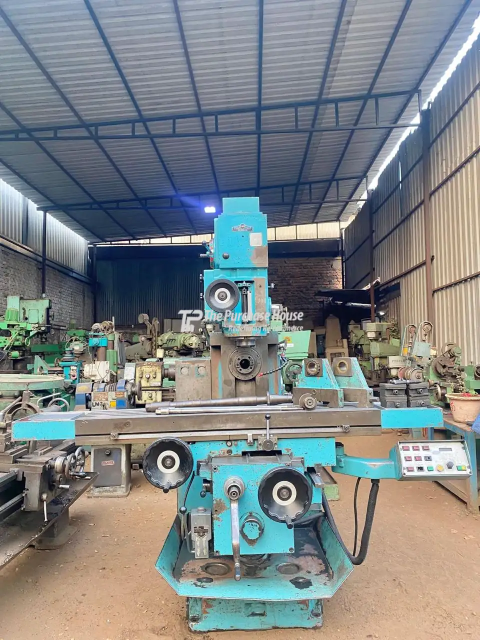 UNIVERSAL MILLING MACHINE