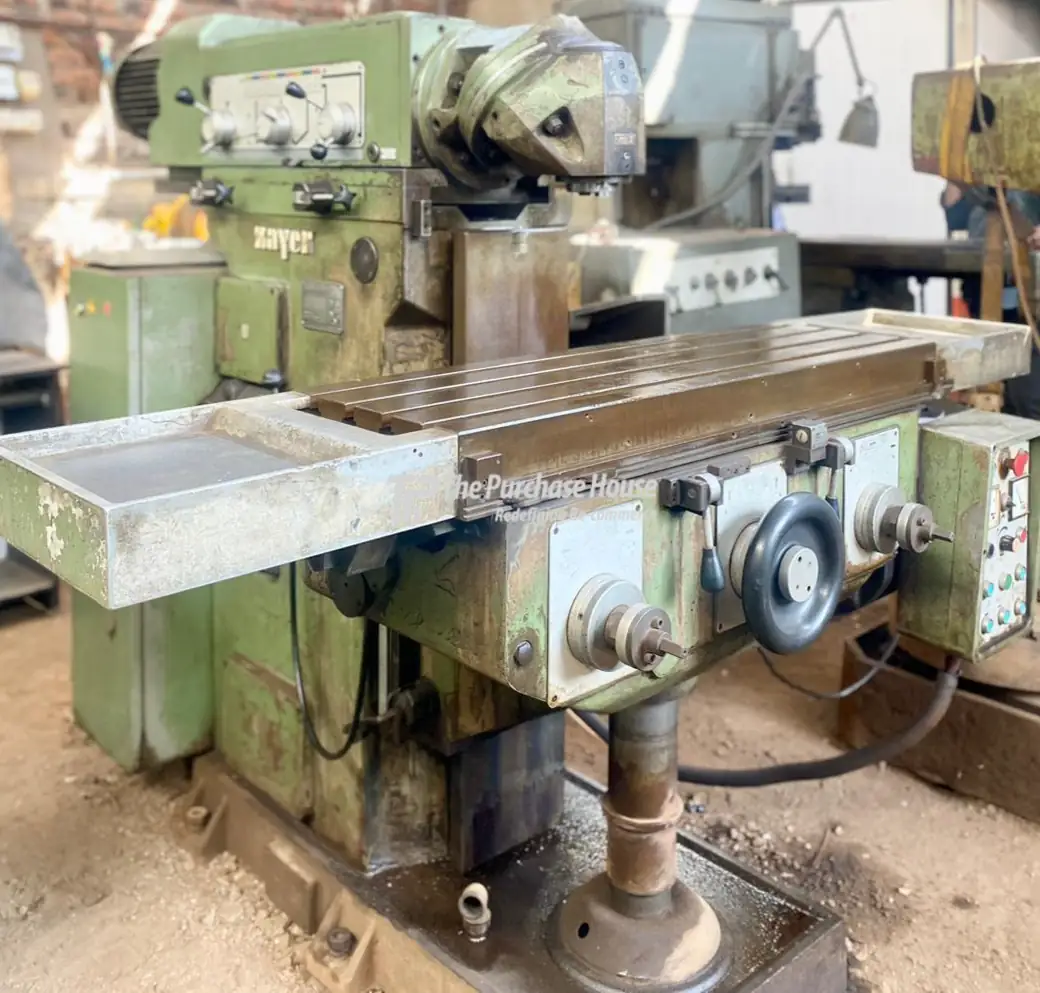UNIVERSAL MILLING MACHINE