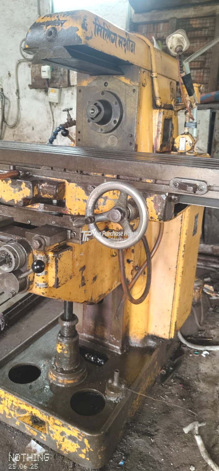 UNIVERSAL MILLING MACHINE