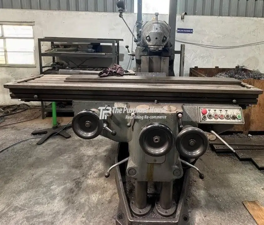 UNIVERSAL MILLING MACHINE