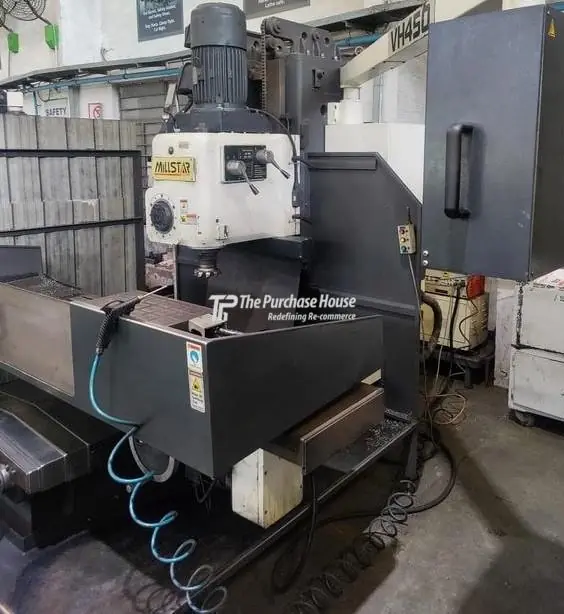 UNIVERSAL MILLING MACHINE