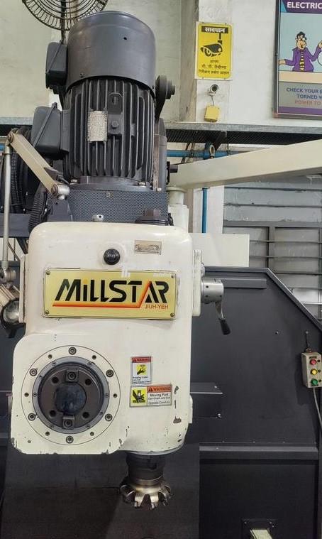 UNIVERSAL MILLING MACHINE
