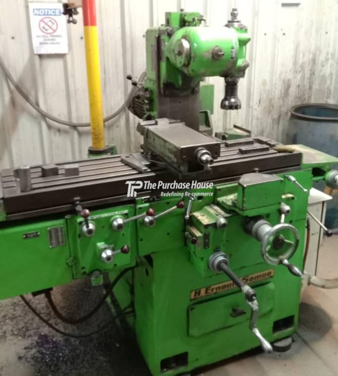 UNIVERSAL MILLING MACHINE