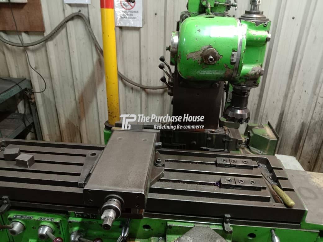 UNIVERSAL MILLING MACHINE