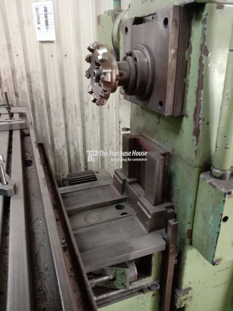 UNIVERSAL MILLING MACHINE