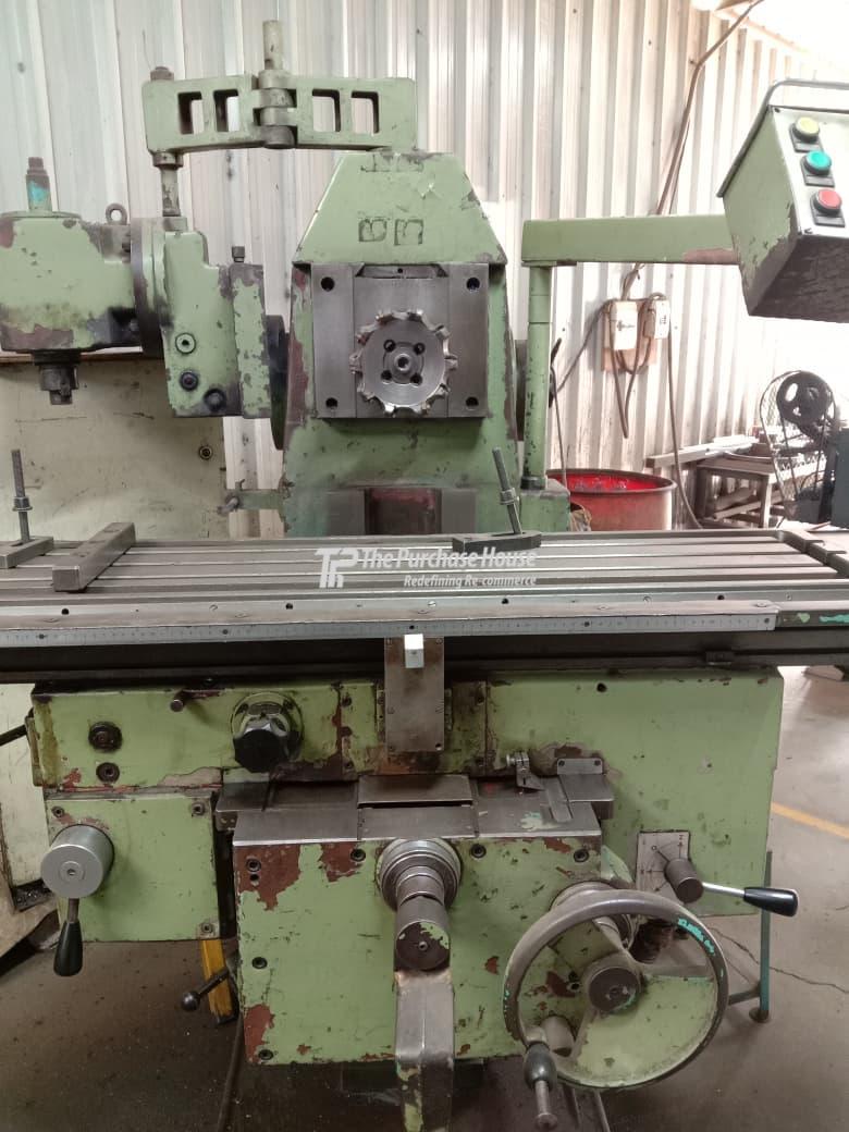 UNIVERSAL MILLING MACHINE