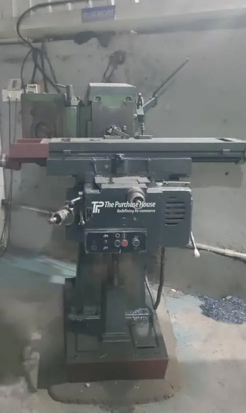 UNIVERSAL MILLING MACHINE