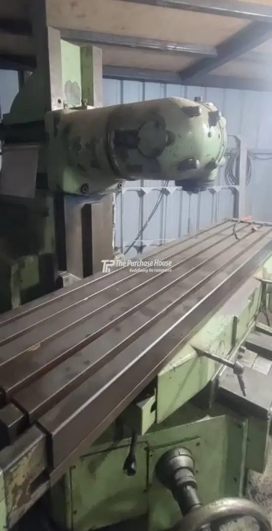 UNIVERSAL MILLING MACHINE