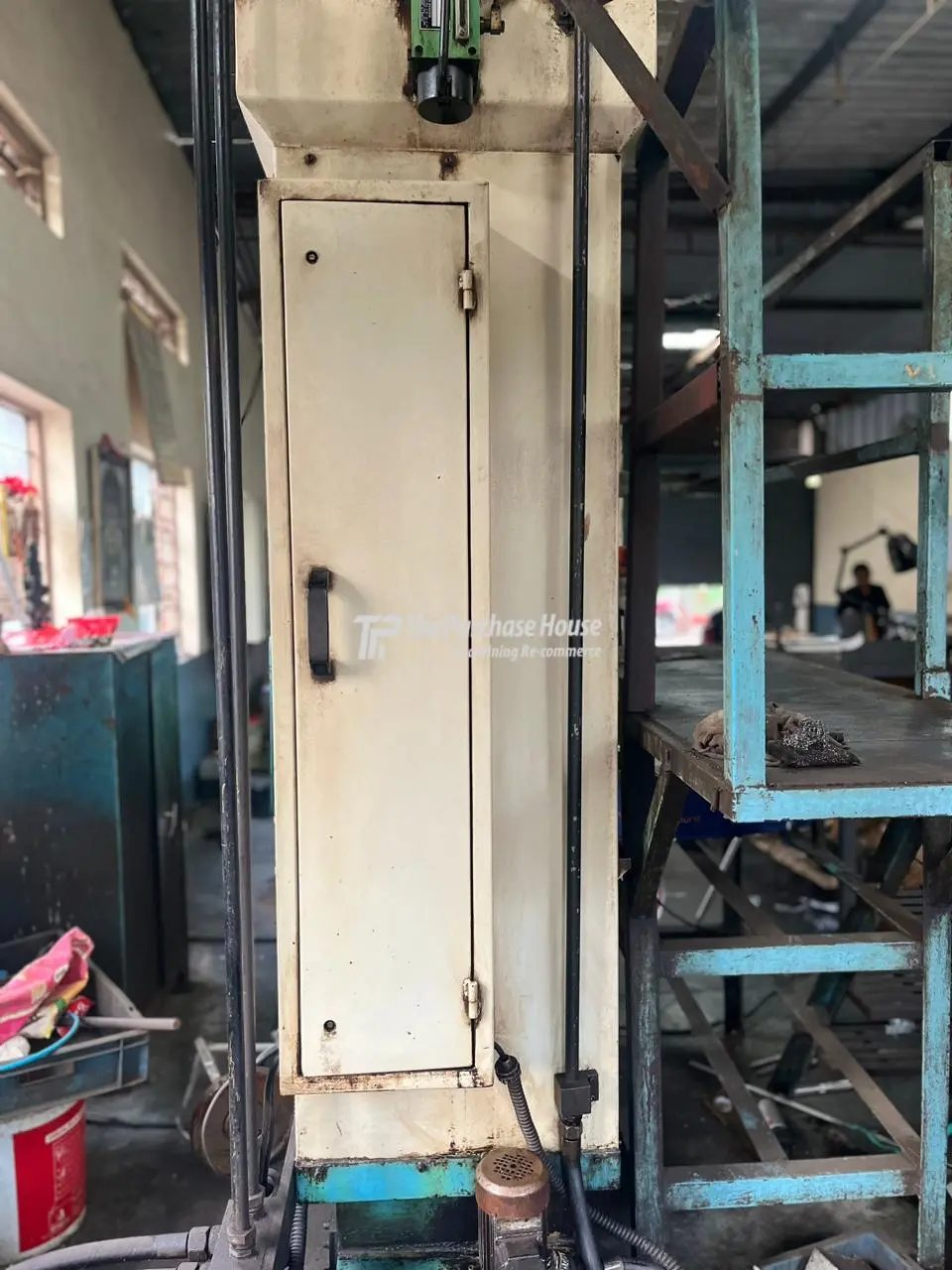 VERTICAL BROACHING MACHINE