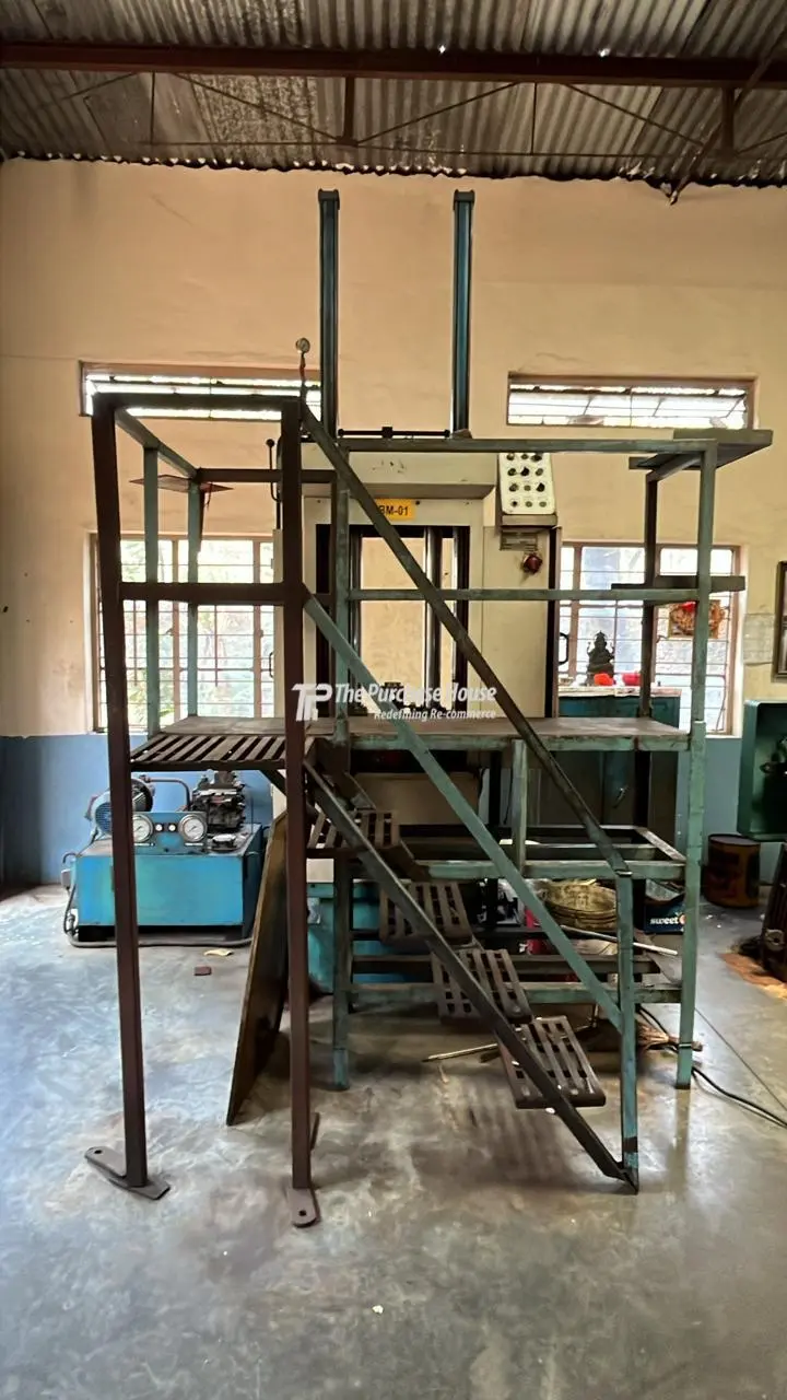 VERTICAL BROACHING MACHINE