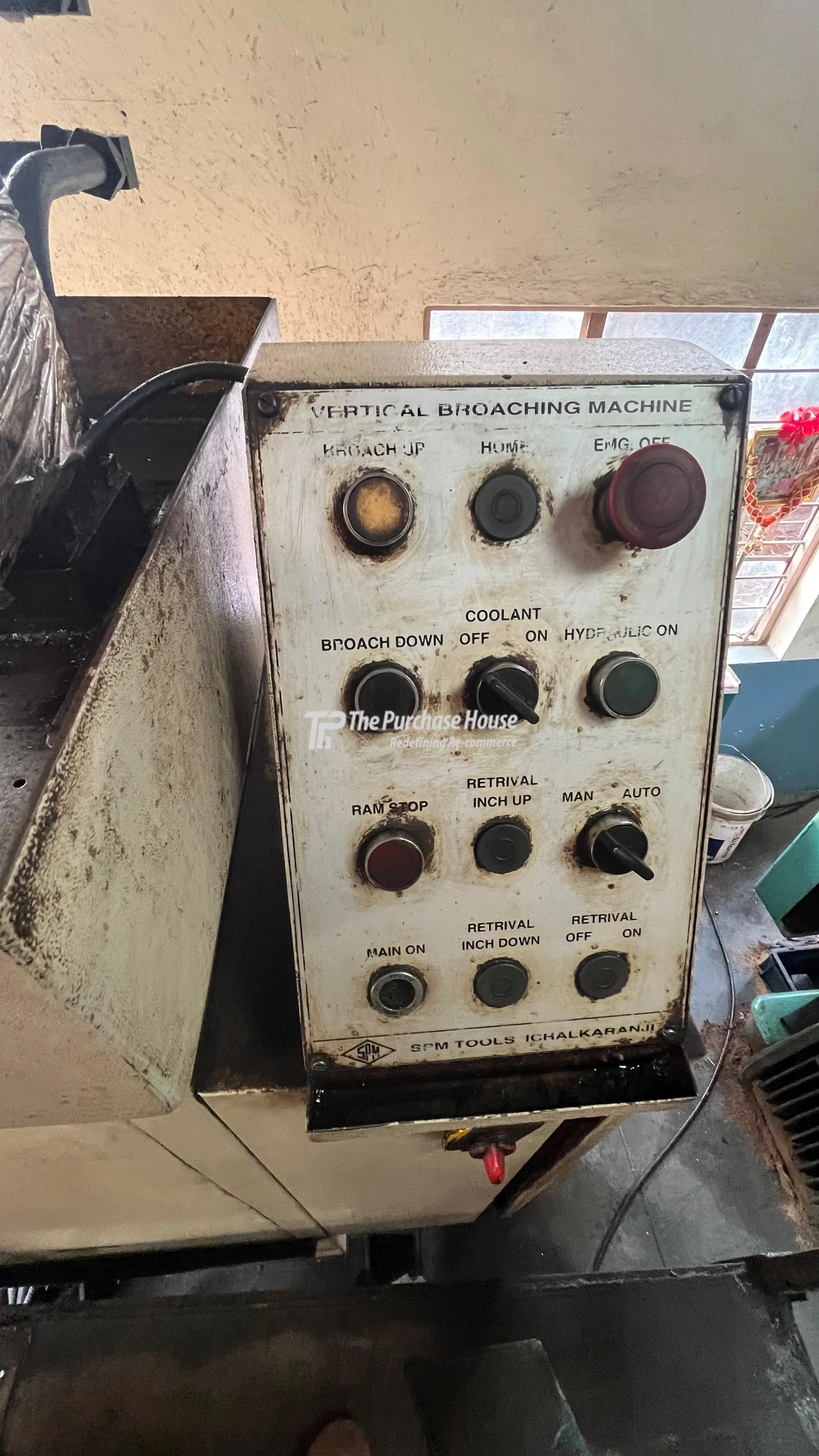 VERTICAL BROACHING MACHINE