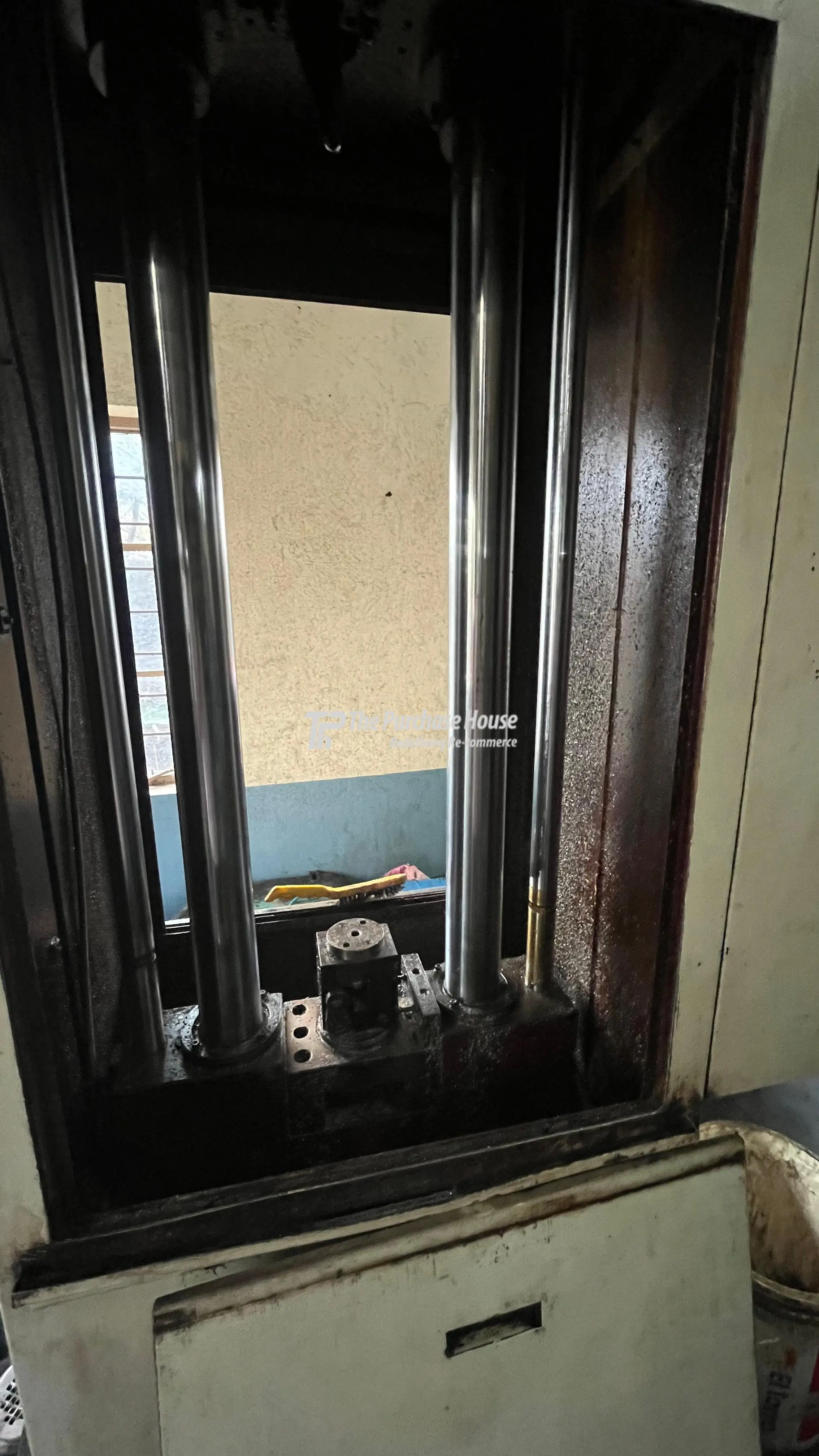 VERTICAL BROACHING MACHINE