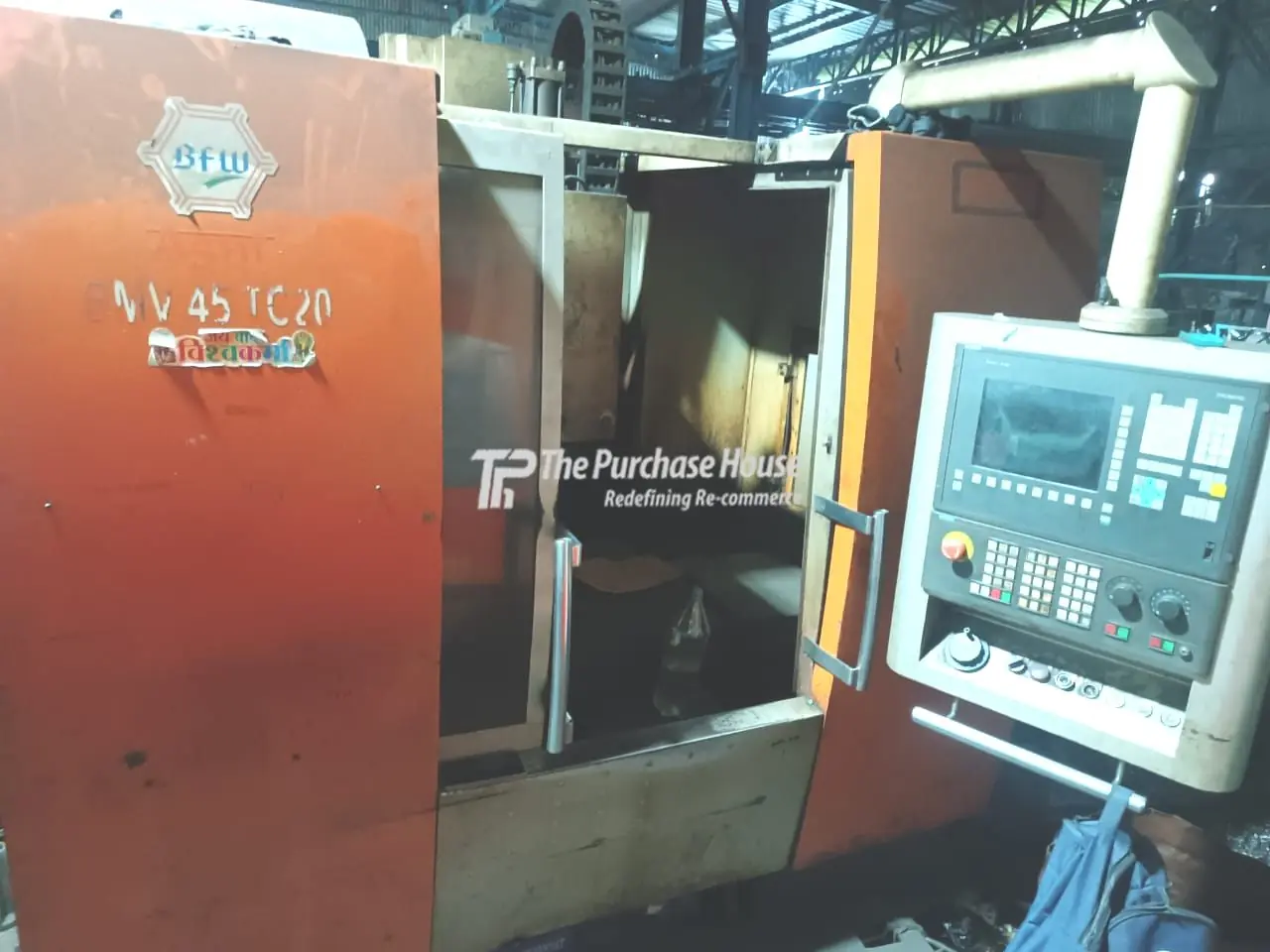 VERTICAL MACHINING CENTER (VMC)