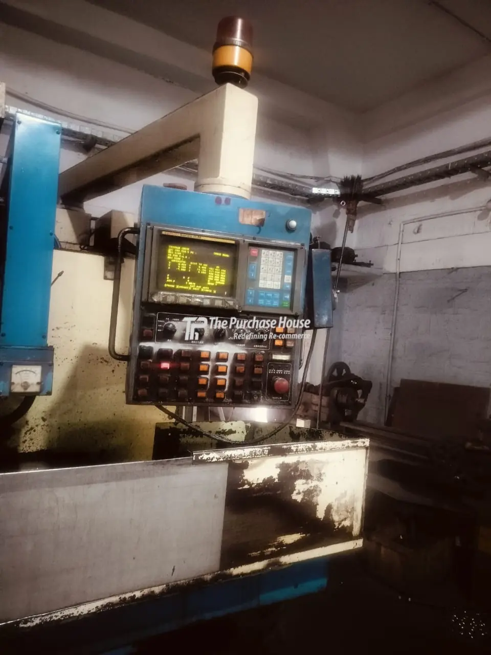 VERTICAL MACHINING CENTER (VMC)