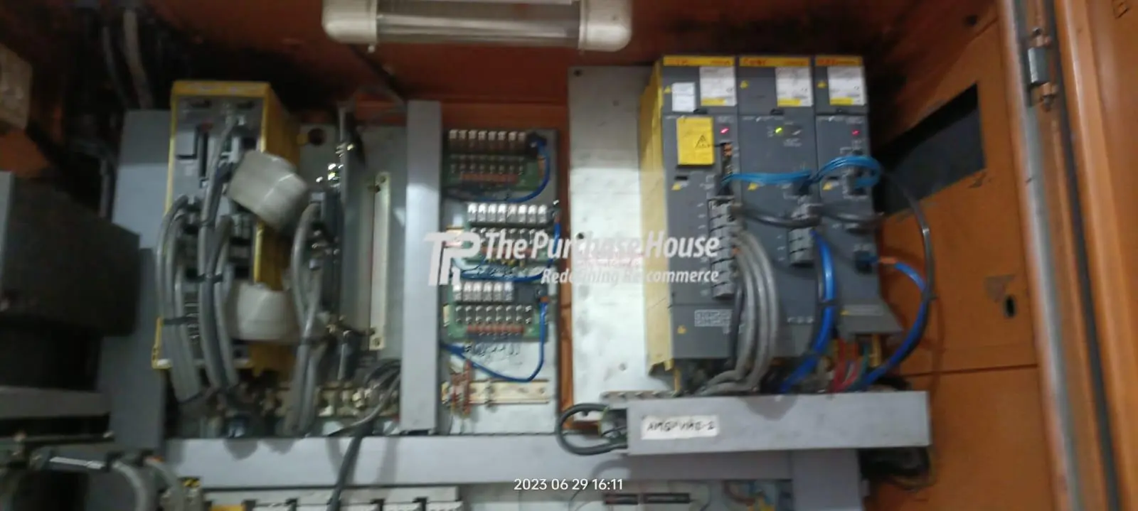 VERTICAL MACHINING CENTER (VMC)