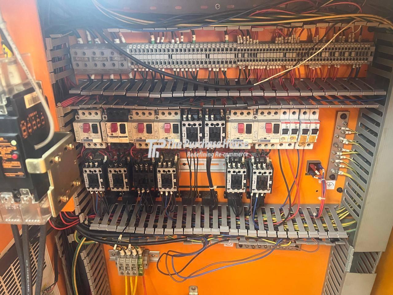 VERTICAL MACHINING CENTER (VMC)