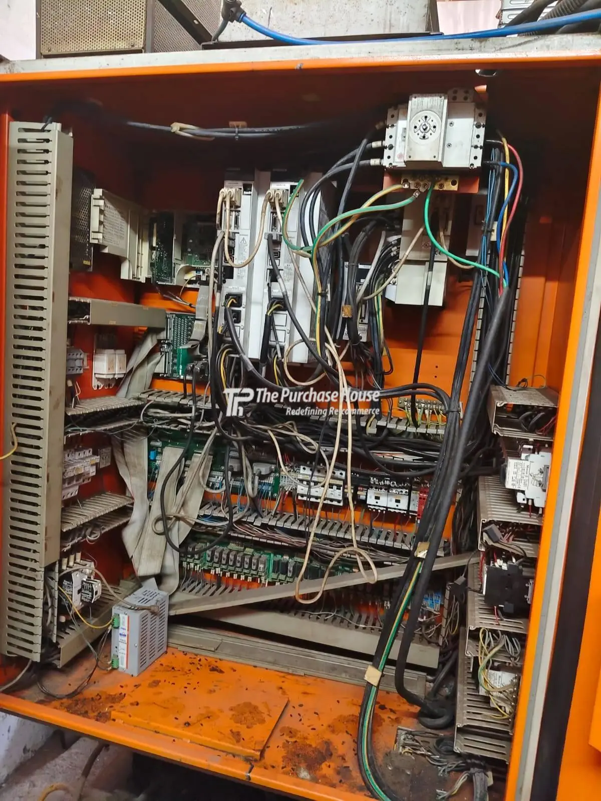 VERTICAL MACHINING CENTER (VMC)