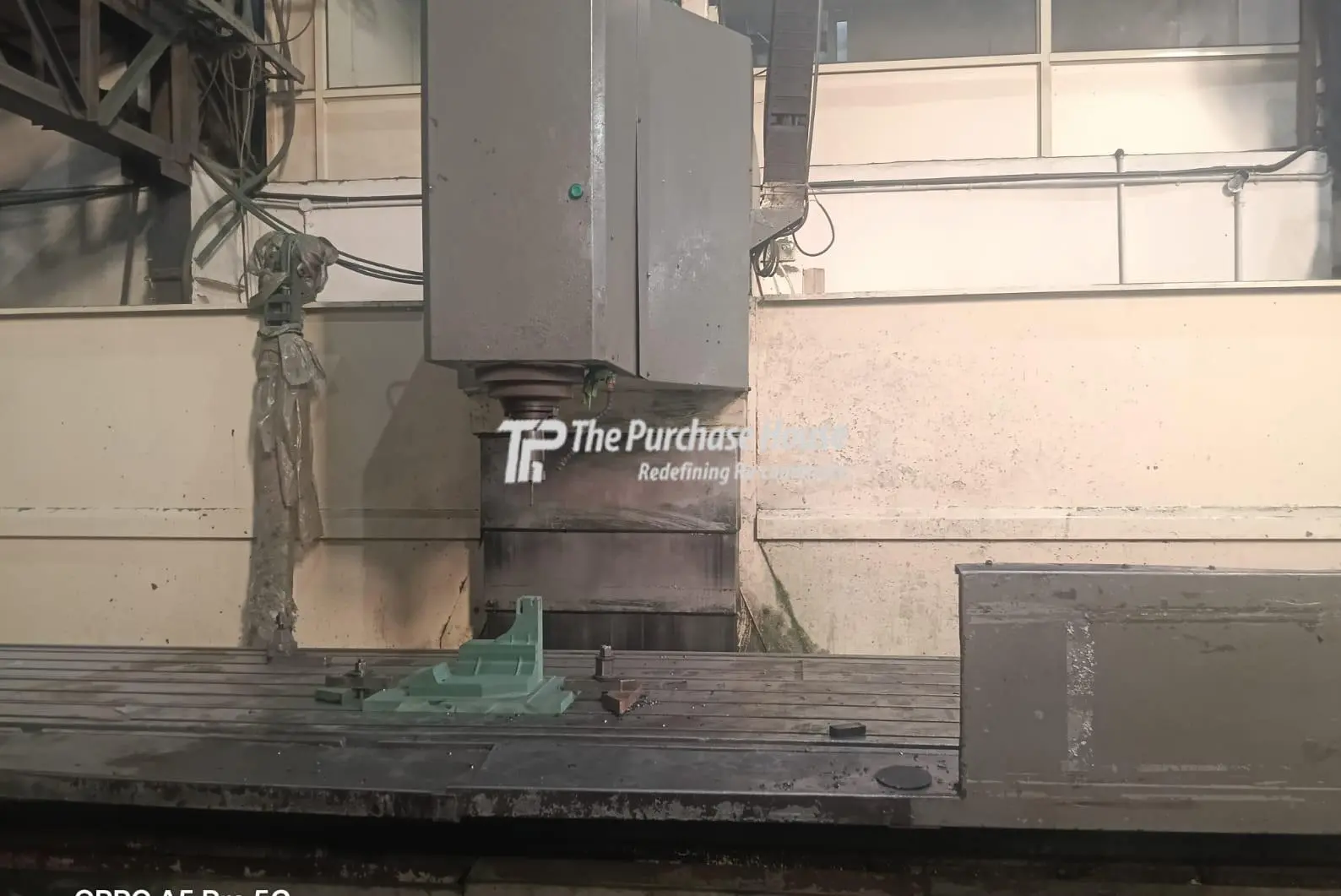 Single Column Vertical Machining Center with Mitsubishi Meldas controller BT50 spindle and box guideways