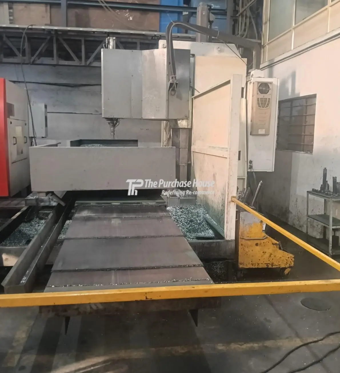 Single Column Vertical Machining Center with Mitsubishi Meldas controller BT50 spindle and box guideways