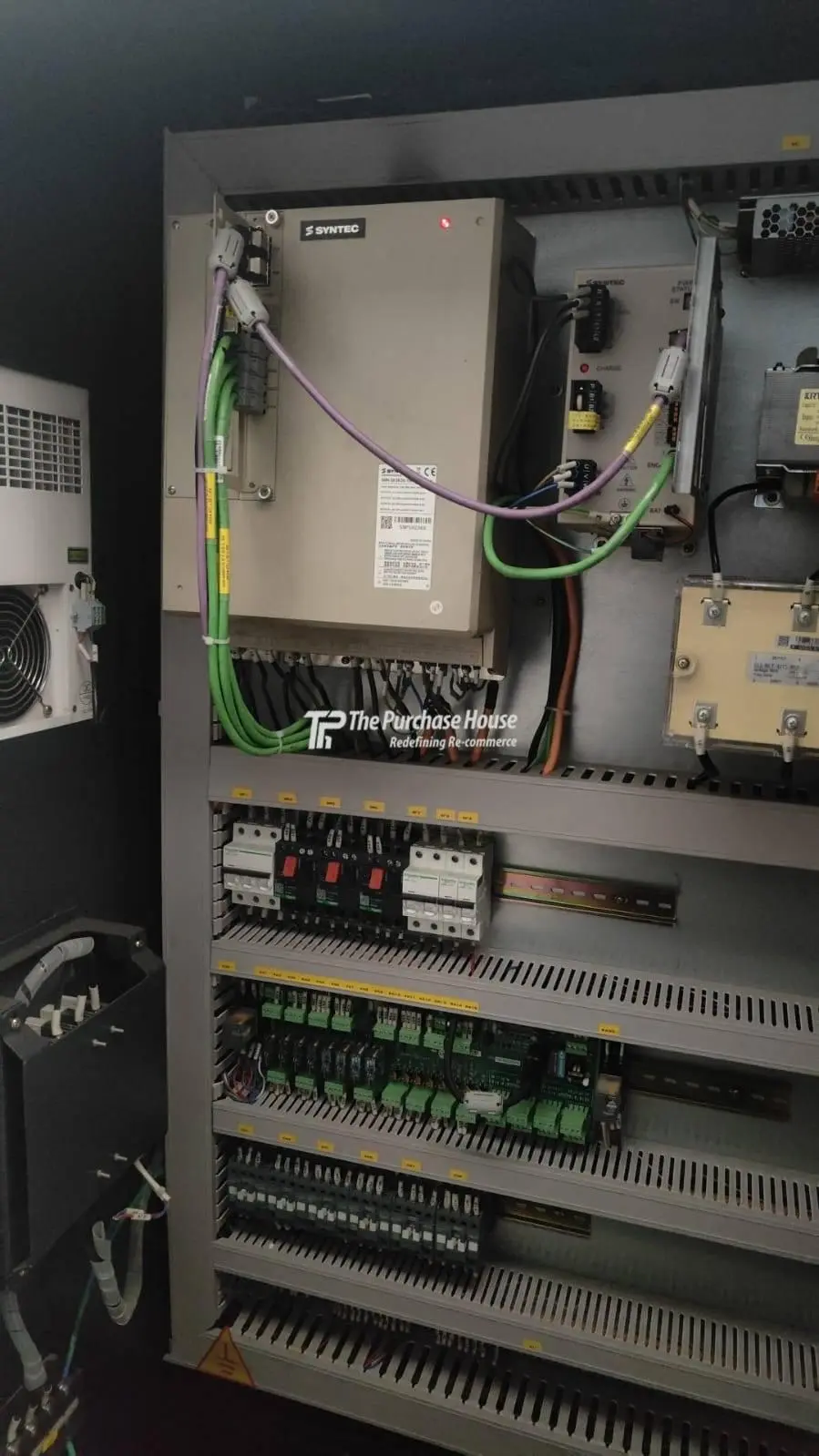 VERTICAL MACHINING CENTER (VMC)