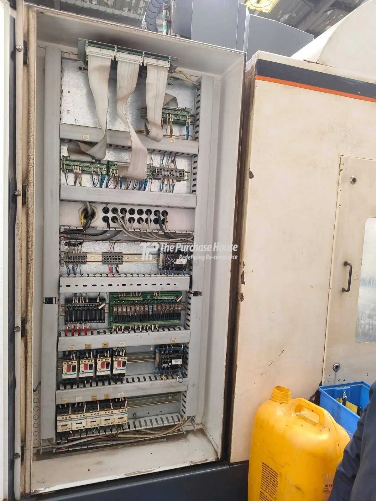 VERTICAL MACHINING CENTER (VMC)