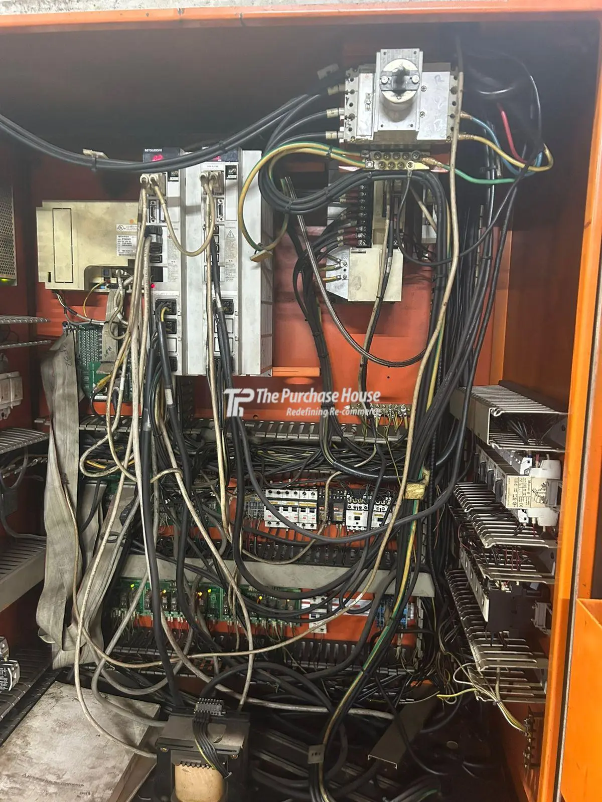 VERTICAL MACHINING CENTER (VMC)