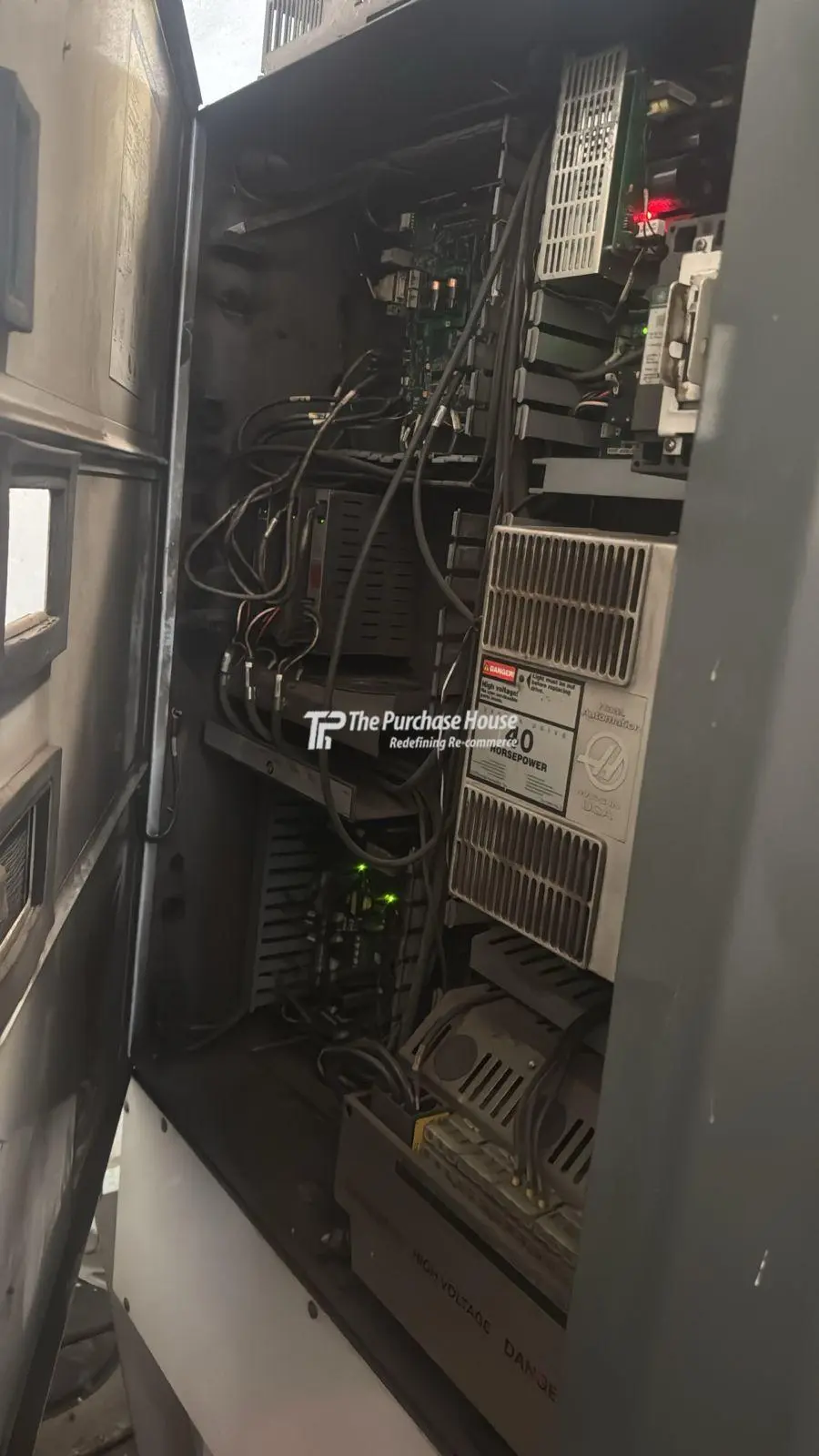 VERTICAL MACHINING CENTER (VMC)