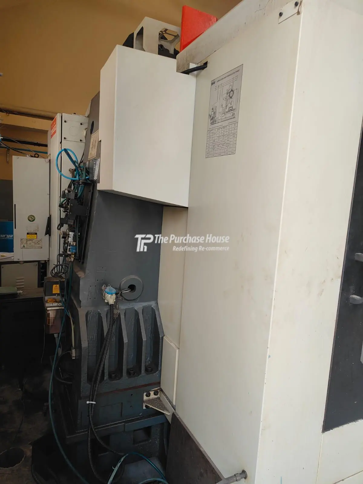 VERTICAL MACHINING CENTER (VMC)
