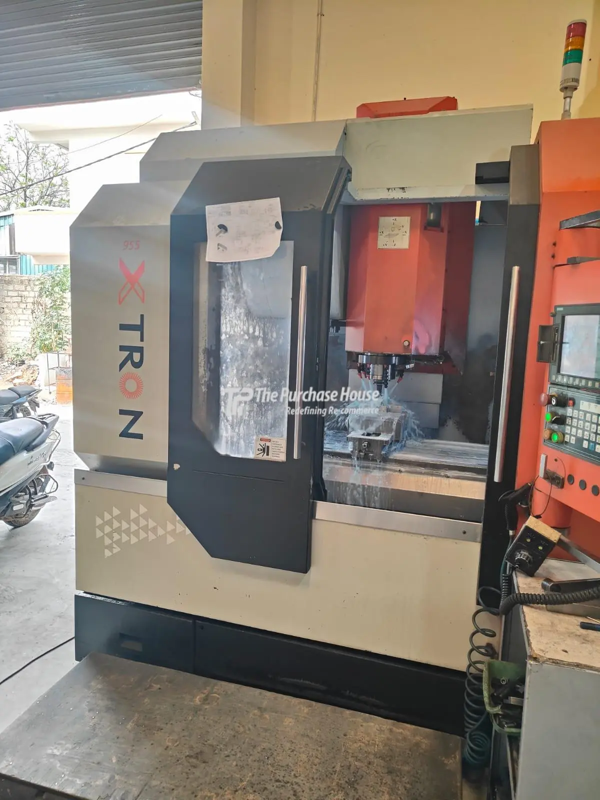 VERTICAL MACHINING CENTER (VMC)