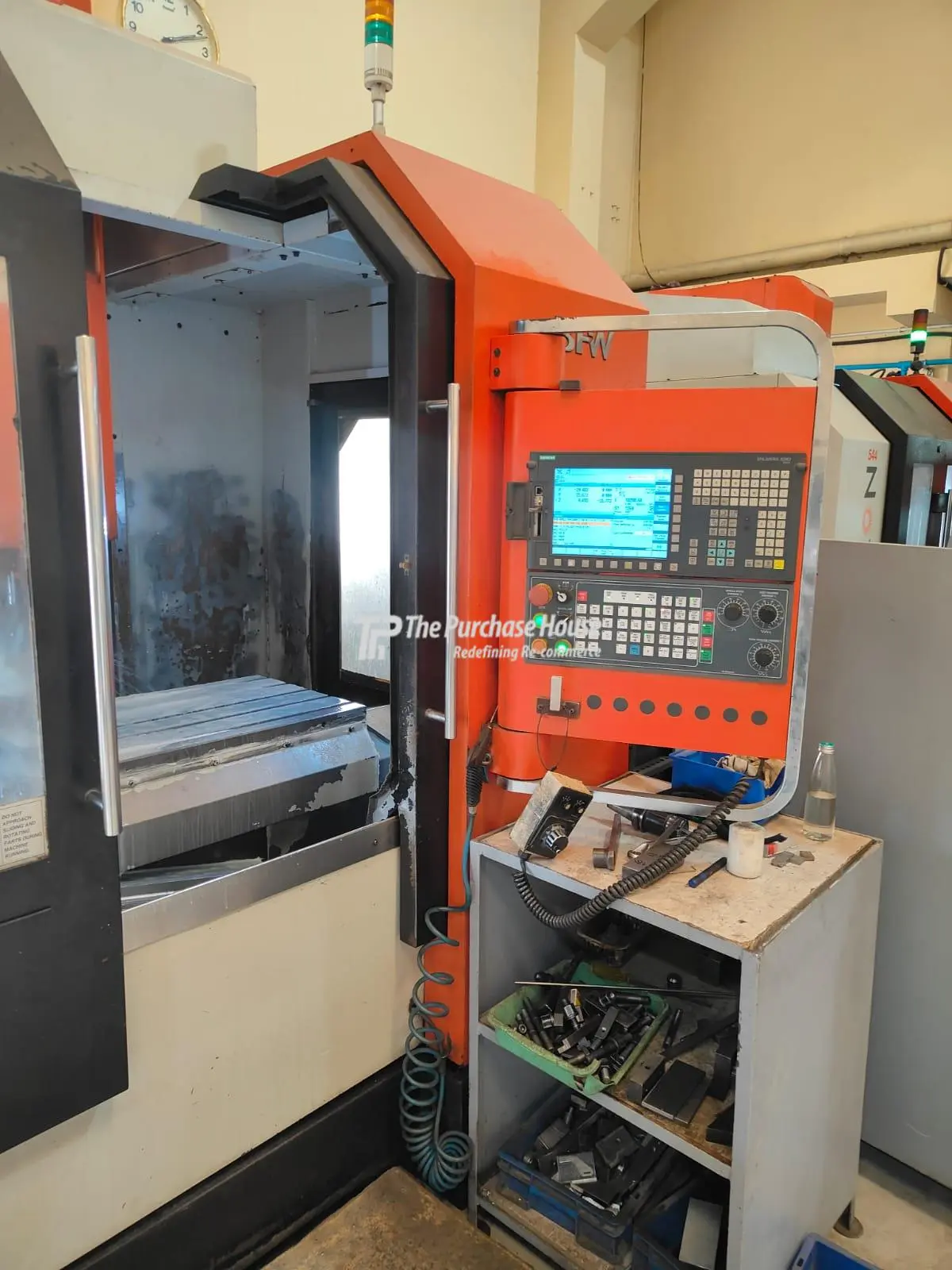 VERTICAL MACHINING CENTER (VMC)