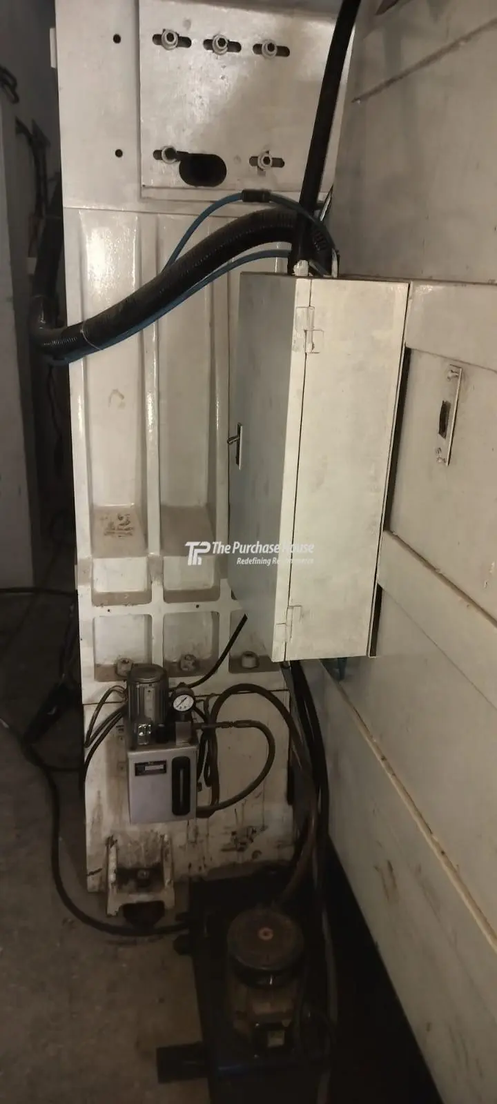VERTICAL MACHINING CENTER (VMC)