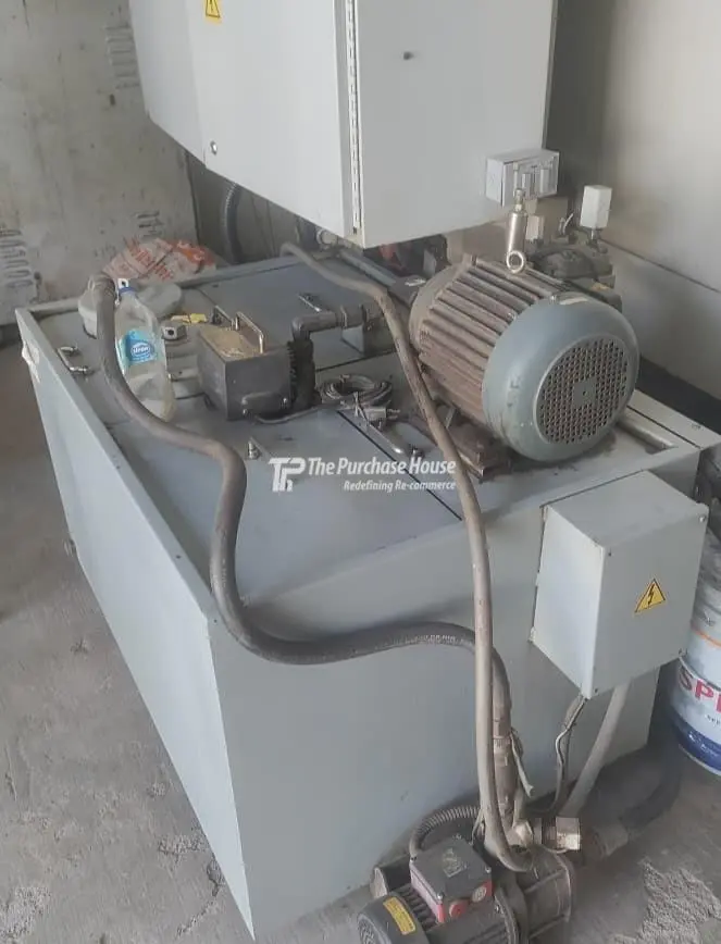 VERTICAL MACHINING CENTER (VMC)