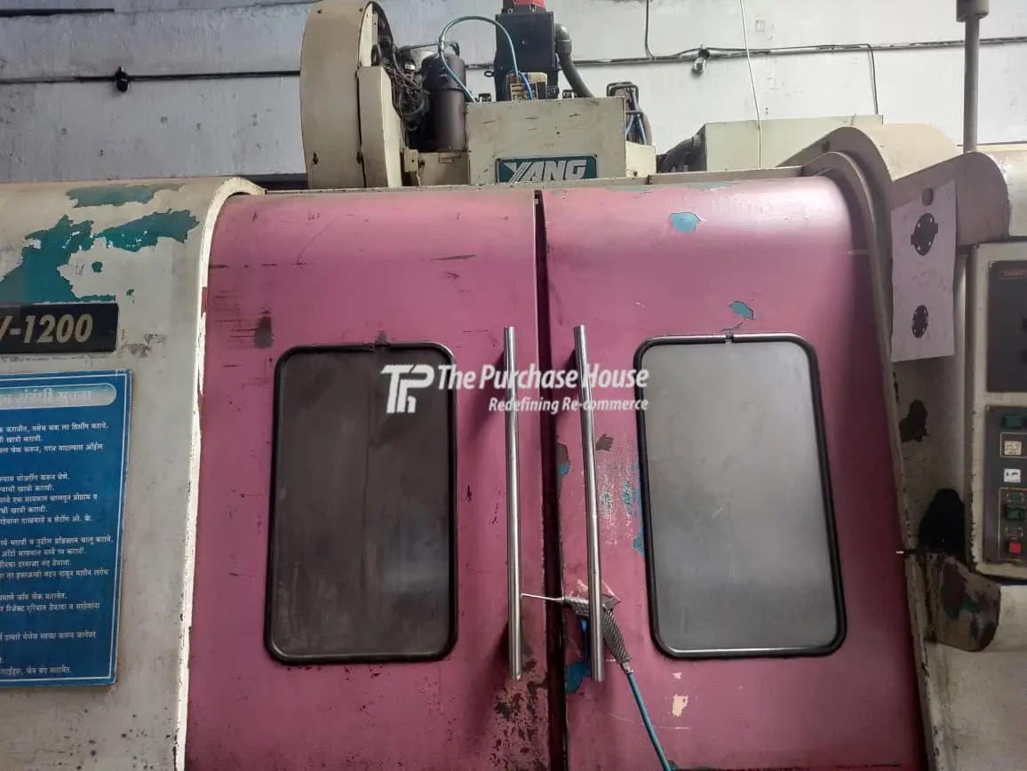 Yang VMC Machine with Fanuc Controller and 11/15 HP Spindle for Sale