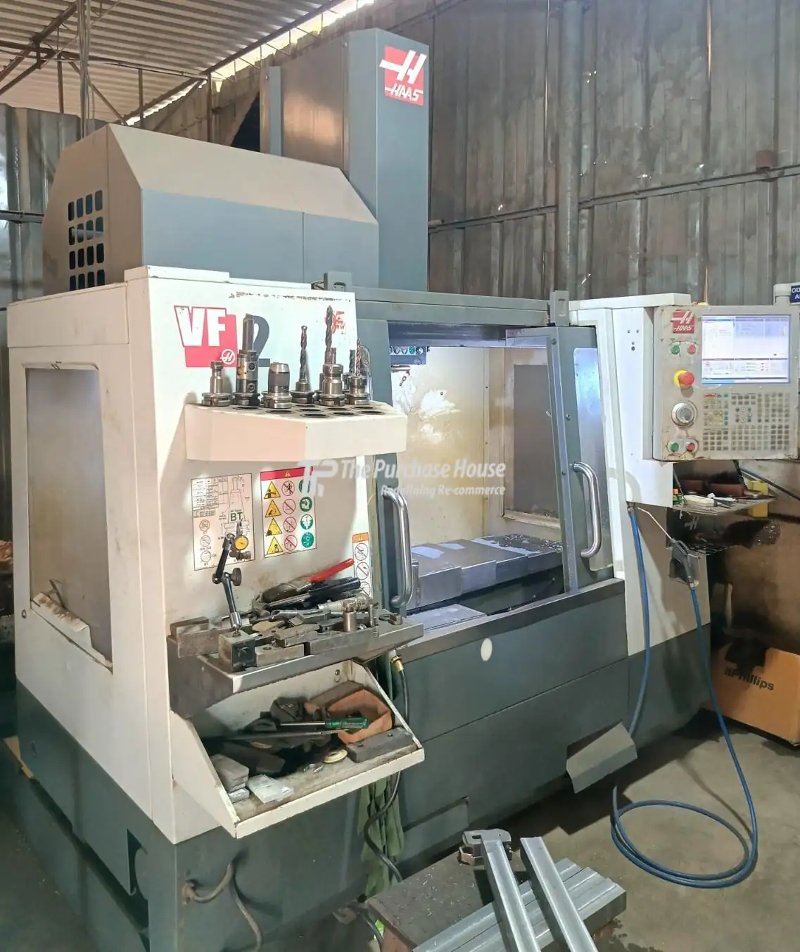 VERTICAL MACHINING CENTER (VMC)