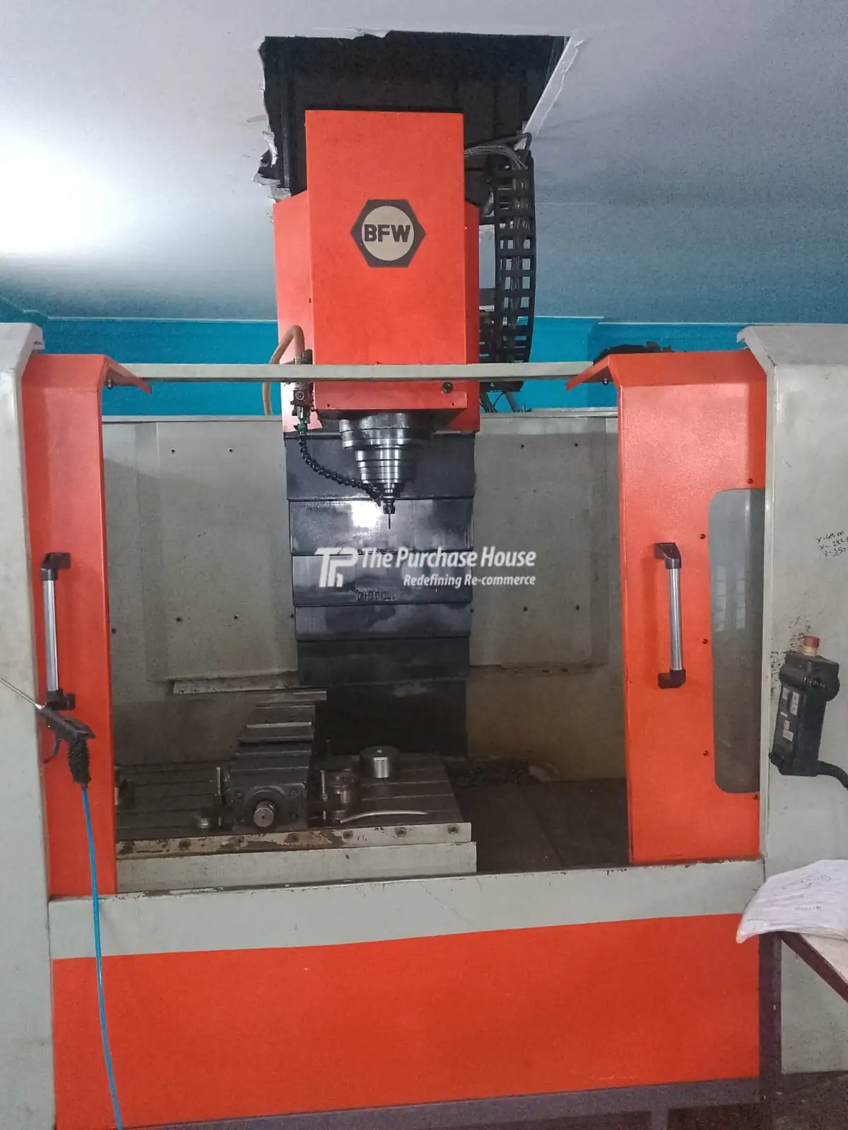 VERTICAL MACHINING CENTER (VMC)