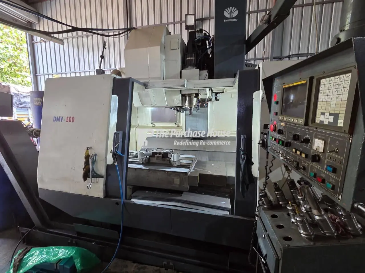 VERTICAL MACHINING CENTER (VMC)