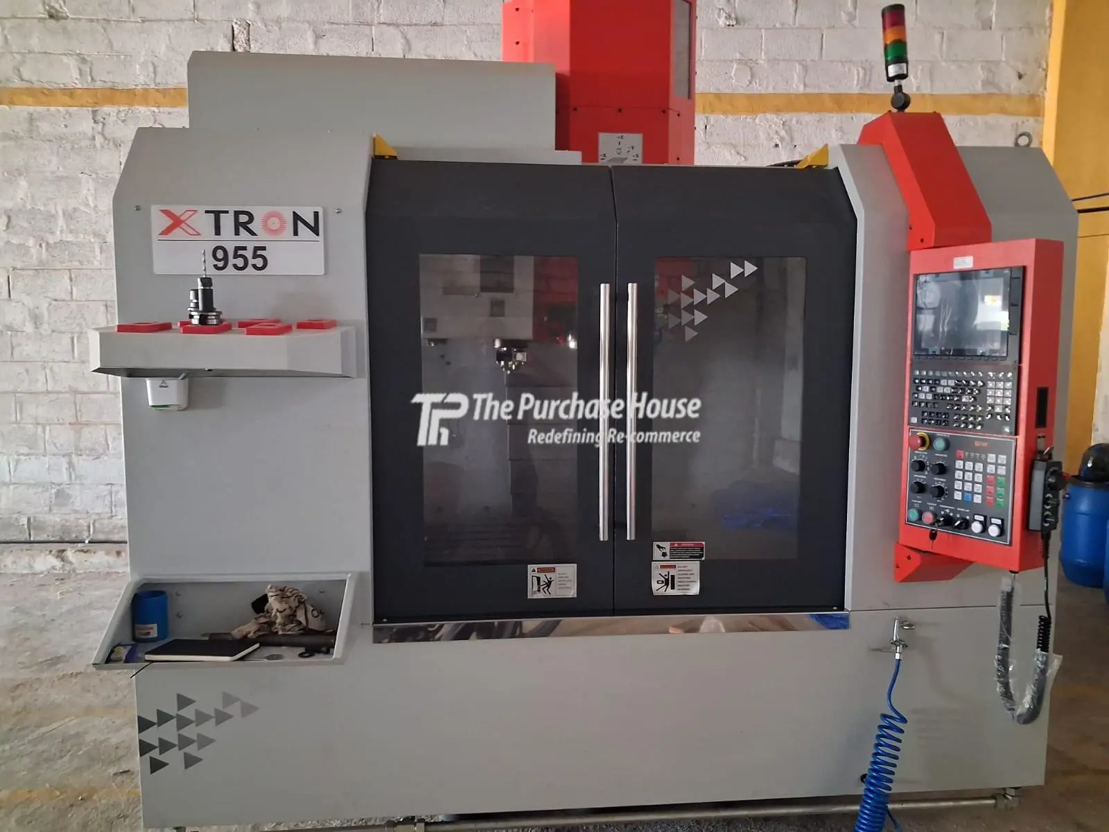 VERTICAL MACHINING CENTER (VMC)