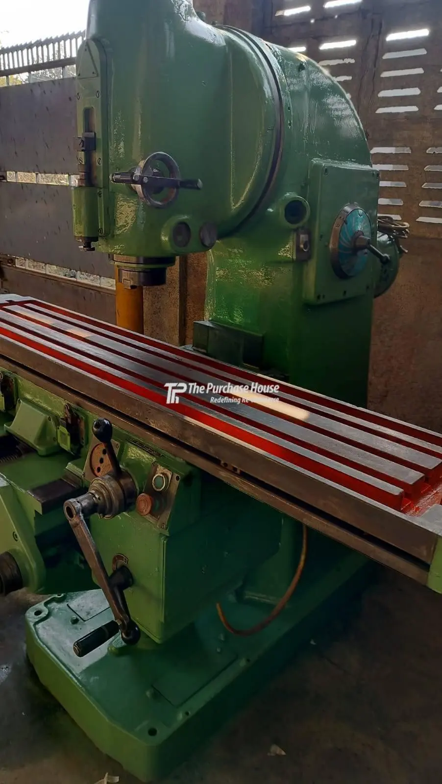 VERTICAL MILLING MACHINE