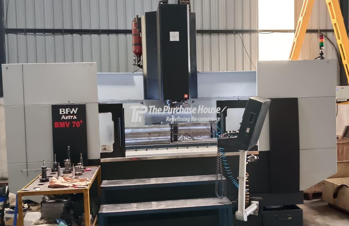 VMC MACHINING SETUP WITH AUXILIARY SUPPORT SYSTEMS