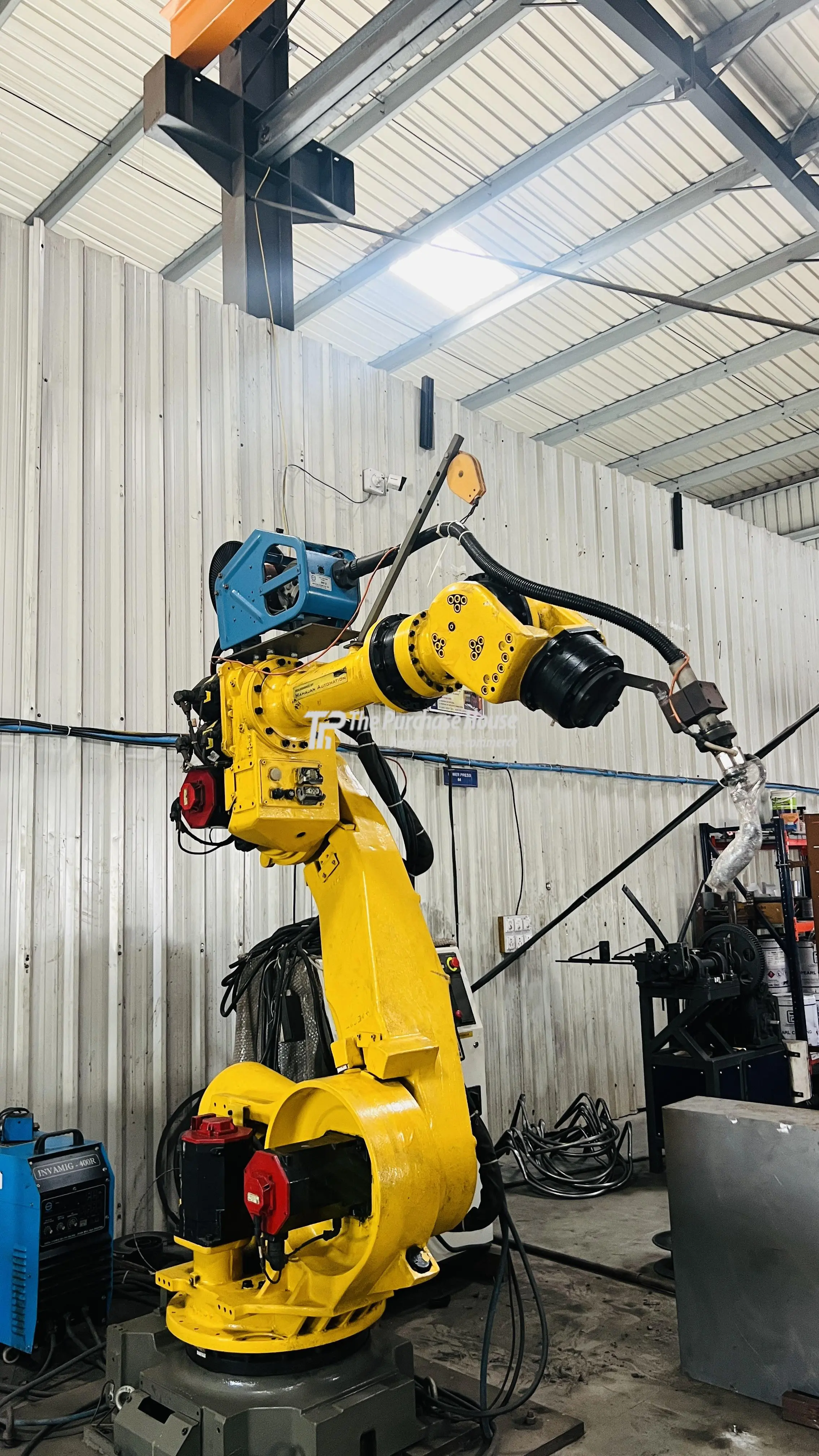 WELDING ROBOT