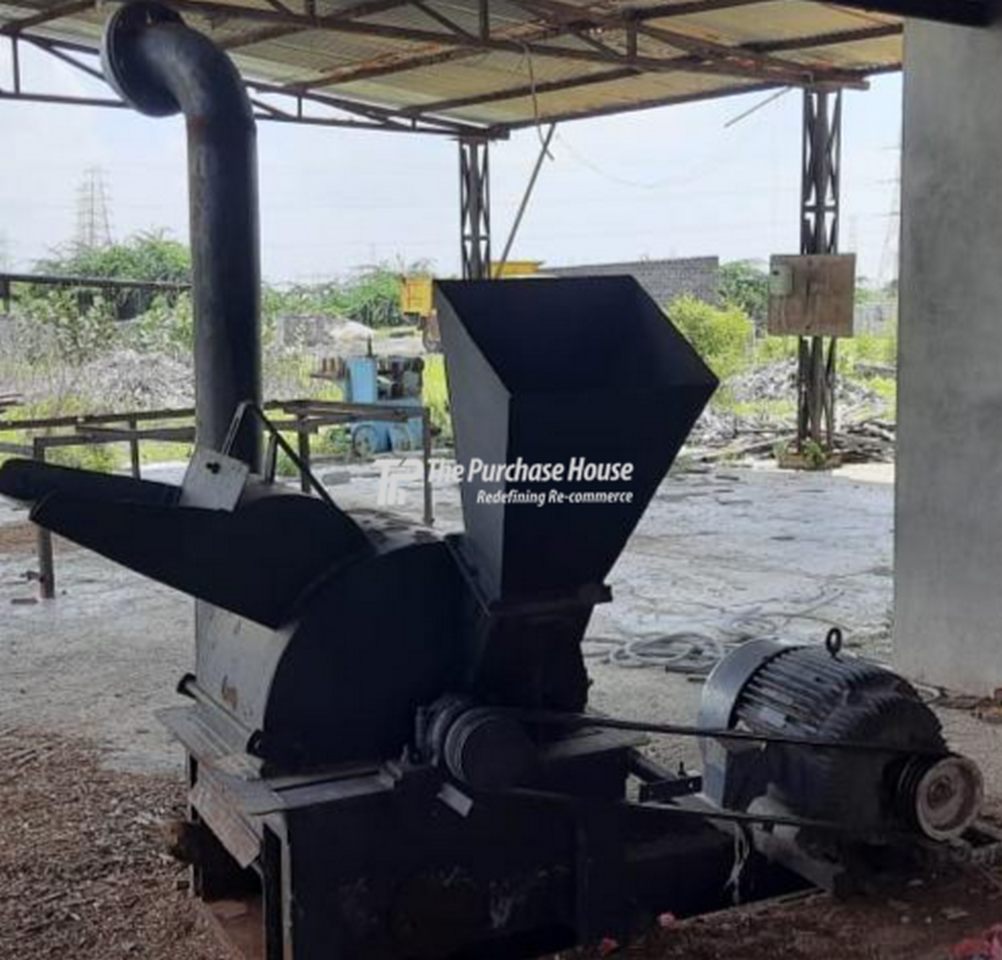 WOOD SAWDUST MAKING MACHINE