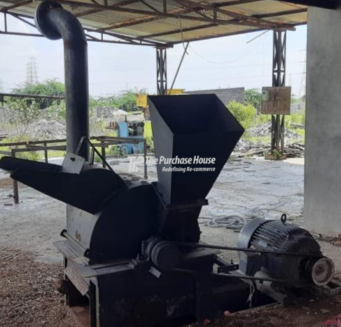 WOOD SAWDUST MAKING MACHINE
